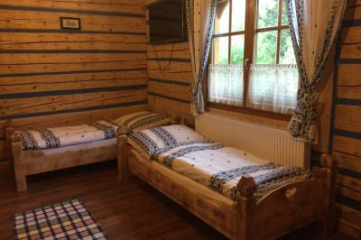 Spálňa so samostatnými posteľami a LCD TV, Grand drevenica, Malá Franková