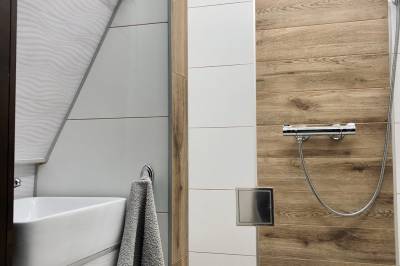 Kúpeľňa so sprchovacím kútom, Drevenička Pri Vleku, Zuberec