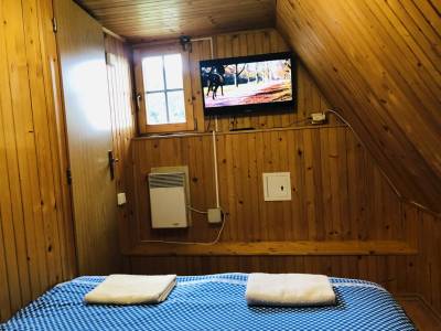 Spálňa s manželskou posteľou a LCD TV, Drevenička Pri Vleku, Zuberec