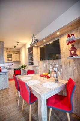 Plne vybavená kuchyňa s jedálenským sedením a LCD TV, Apartmán Kubo, Vysoké Tatry