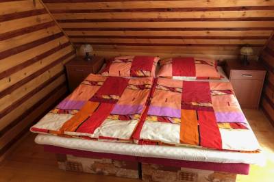 Spálňa s manželskou posteľou, Chata uja Jana, Zázrivá