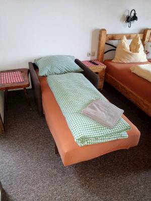 Spálňa s 1-lôžkovými posteľami a prístelkou, Chata Bachledka, Ždiar
