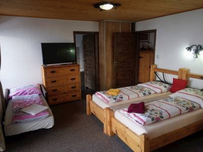 Spálňa s 1-lôžkovými posteľami, prístelkou a LCD TV, Chata Bachledka, Ždiar