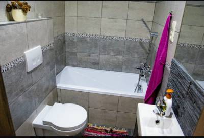 Kúpeľňa s vaňou a toaletou, Chata Bachledka, Ždiar