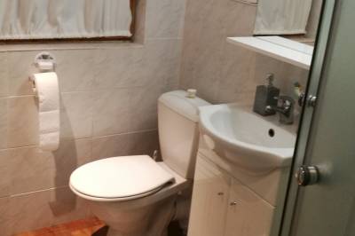 Kúpeľňa so sprchovacím kútom a toaletou, Chata Chládek, Demänovská Dolina