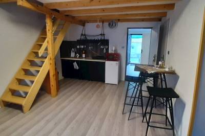 Štúdio Ema - plne vybavená kuchynka s jedálenským sedením, Apartmány Lily a Ema, Banská Štiavnica