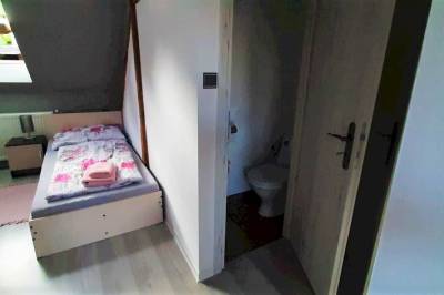Apartmán Lily - spálňa so samostatnou toaletou, Apartmány Lily a Ema, Banská Štiavnica