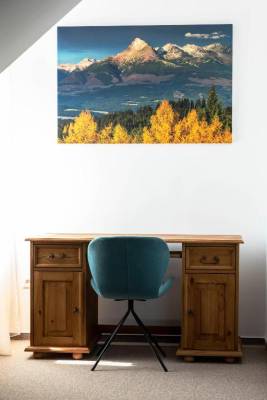 Izba Kriváň - pracovný stôl, Chalet Mountain View, Nová Lesná