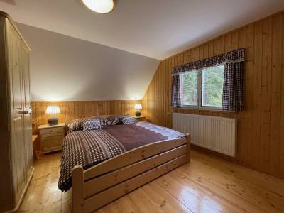 Spálňa s manželskou posteľou, Chata pri vláčiku, Oravská Lesná