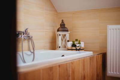 Kúpeľňa s vaňou, Harmónia v Raji, Spišské Tomášovce