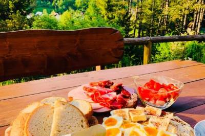 Raňajky na terase, Drevenice Jánošík, Terchová