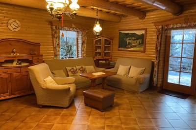 Obývačka s pohovkou, Zátišie pod lesom, Nižná Boca