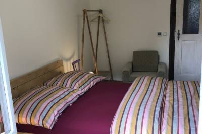 Spálňa s manželskou posteľou, Ondrejova drevenica, Čičmany