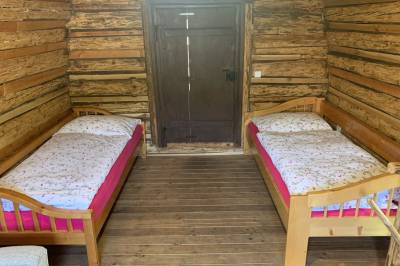 Spálňa so samostatnými posteľami, Ondrejova drevenica, Čičmany