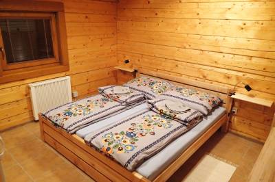 Spálňa s manželskou posteľou, Chalupa Monika, Súľov - Hradná