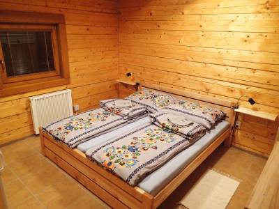 Spálňa s manželskou posteľou, Chalupa Monika, Súľov - Hradná
