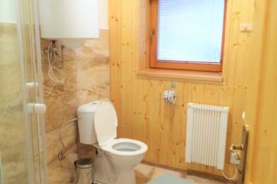 Kúpeľňa so sprchovacím kútom a toaletou, Chalupa Monika, Súľov - Hradná
