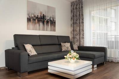 Gauč v obývačke, Luxusný apartmán v centre Nitry - apartmán Halifax, Nitra
