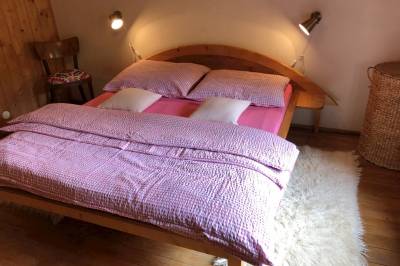 Spálňa s manželskou posteľou, Čičmanská drevenica, Čičmany
