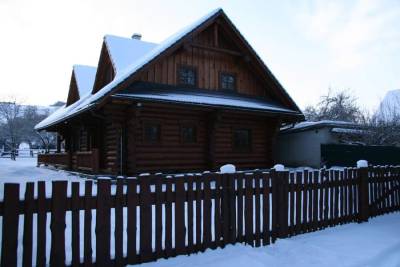 Exteriér ubytovania v obci Necpaly, Zrubová chata Brotnica, Necpaly