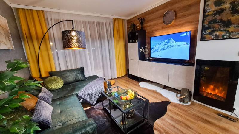 Obývačka s rozkladacím gaučom, LCD TV a elektrickým krbom, Apartmanica St. Ivan Rilski SPA Resort 101-12, Bansko, Bansko