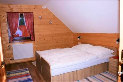 Spálňa s manželskou posteľou, Chata Hajdukovo, Látky