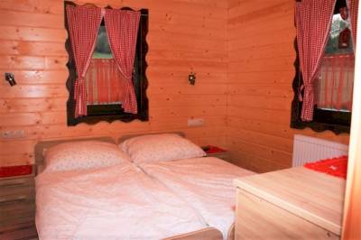 Spálňa s manželskou posteľou, Chata Hajdukovo, Látky