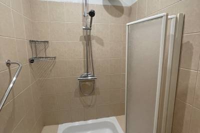 Kúpeľňa so sprchovacím kútom, Chata Holanka, Látky
