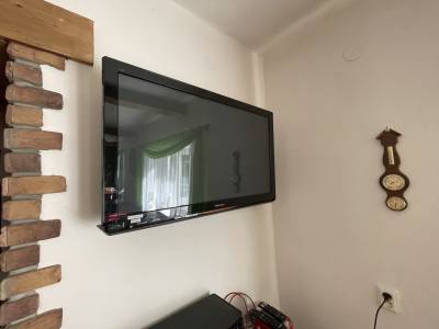 LCD TV v obývačke, Chata Holanka, Látky