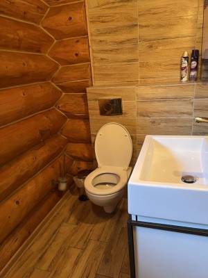 Kúpeľňa s toaletou, Zrubová chata Sylvester, Oravská Lesná