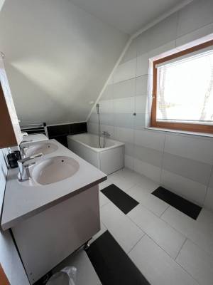 Kúpeľňa s vaňou, Zrubová chata Sylvester, Oravská Lesná