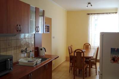 Spoločná plne vybavená kuchyňa s jedálenským sedením, Ubytovanie Betty, Krásnohorské Podhradie