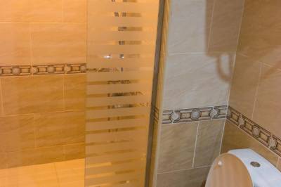 Apartmán 209 H - kúpeľňa so sprchovacím kútom a toaletou, Apartmány Samra Bay Resort &amp; Aquapark v Hurghade, Hurgada