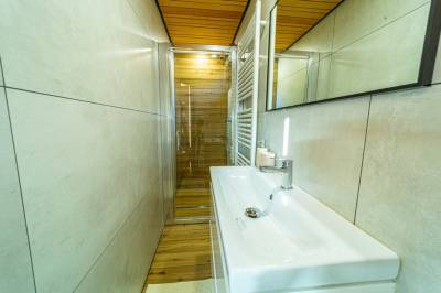 Kúpeľňa so sprchovacím kútom, Chata Claudia, Demänovská Dolina
