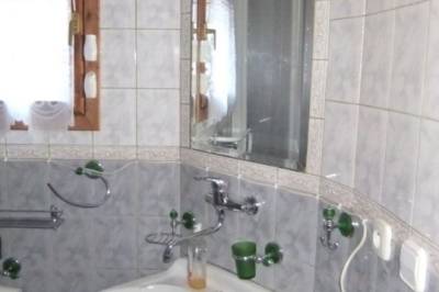 Vybavenie kúpeľne v apartmáne na prízemí, Chata Ivka, Leštiny