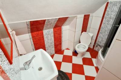Kúpeľňa so sprchovacím kútom a toaletou, Chata Oravka, Pokryváč
