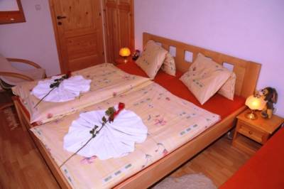 Spálňa s manželskou posteľou, Rodinný penzión Alpinka, Oščadnica