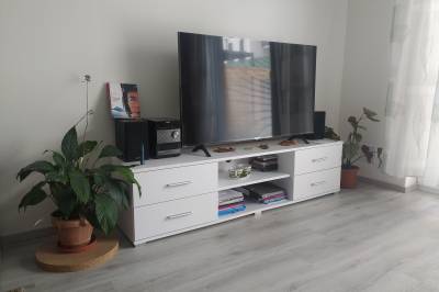 LCD TV v obývačke, V príjemnom prostredí na skok do prírody a mesta, Stupava