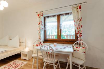 Apartmán s manželskou posteľou a jedálenským sedením, Miluškina chalúpka, Banská Štiavnica