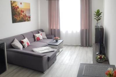 Obývačka s gaučom a LCD TV, Apartmány Smaragd a Rubín, Stará Ľubovňa
