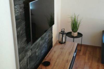 LCD TV v obývačke, Chata Macejko, Smižany