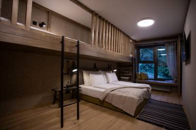 Spálňa s manželskou a poschodovou posteľou, Chalet Salamandra, Hodruša - Hámre