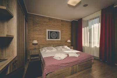 Apartmán Superior - spálňa s manželskou posteľou, Hotel Salamandra, Hodruša - Hámre