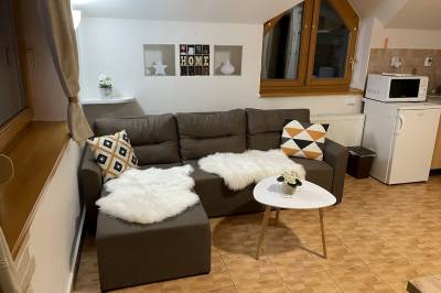 Apartmán Guglík poschodie- obývačka s rozkladacím gaučom, Penzión POD GUGLOM, Mlynky