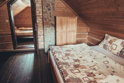 Spálňa s manželskou posteľou, SUDOPARK - Kysucká chalupa, Klokočov