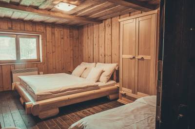 Izba č. 31 - spálňa s manželskou a 1-lôžkovou posteľou, SUDOPARK - Meštiansky dom, Klokočov