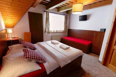 Apartmán pre 5 osôb - spálňa s manželskou a 1-lôžkovou posteľou a LCD TV, Penzión Vasko, Ždiar