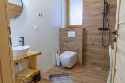 VIP apartmán s 3 spálňami - kúpeľňa so sprchovacím kútom a toaletou, Chata Janko Oravice, Vitanová