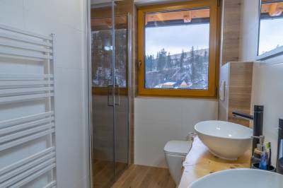 Apartmán so 4 spálňami - kúpeľňa so sprchovacím kútom a toaletou, Chata Janko Oravice, Vitanová