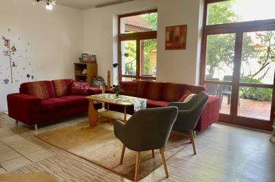 Priestranná obývačka s gaučom, SMART TV, Detský kútik a teplý krb, KAPINA - Dom Adrián, Liptovská Sielnica
